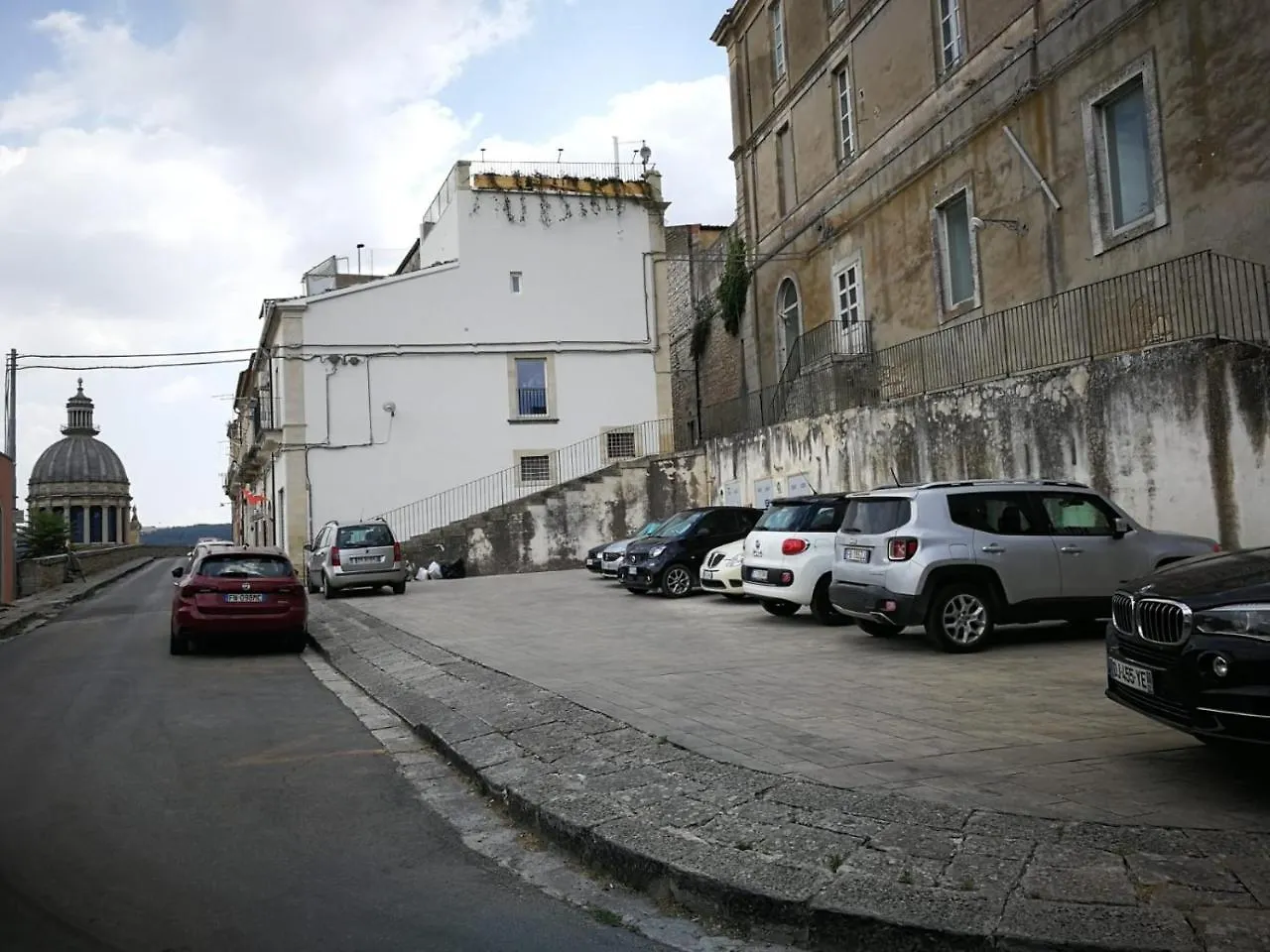 Reusuite Ragusa